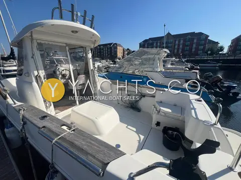 Arvor 210: cockpit and side deck looking forward to the wheelhouse, with engine box cover