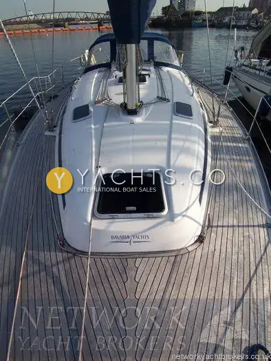 Bavaria 38: teak side decks and coachroof with forward hatch, mast base and sail cover