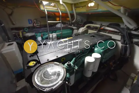 Bavaria Sport 400 HT: engine bay showing a Volvo Penta D6-400 diesel with twin fuel filters
