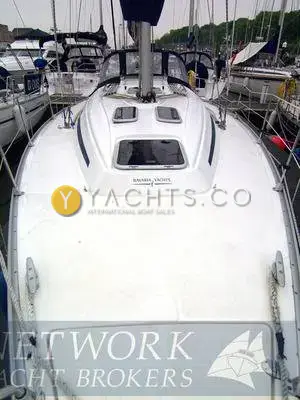 Bavaria Yachts Bavaria 36 Cruiser: foredeck and coachroof from the bow with hatches, in a marina berth