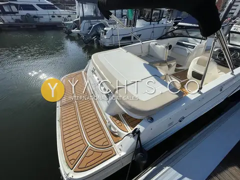 Bayliner VR 5: aft sunpad and teak-effect bathing platform looking forward into the cockpit