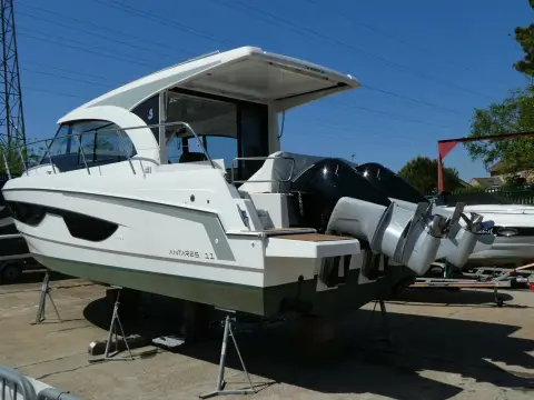 Beneteau Antares 11 OB - (Seakeeper) — photo 3 of 31