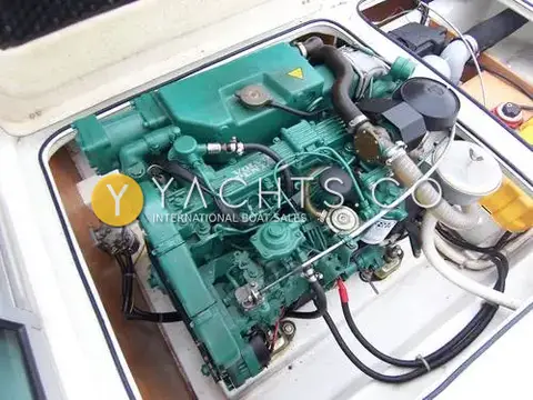 Beneteau Antares 620: engine bay with green Volvo Penta diesel engine under an open cockpit hatch
