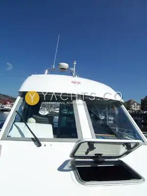 Beneteau Antares 9: wheelhouse roof and windscreen with radar dome and antenna, foredeck hatch in foreground