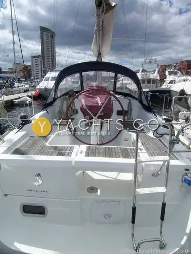 Beneteau Oceanis 31: stern view of open transom, teak cockpit seats, wheel and fold-down bathing ladder