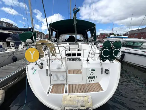 Beneteau Oceanis 36 CC: transom with bathing platform, teak steps and folding ladder