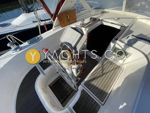 Beneteau Oceanis 36CC: cockpit seen from above showing binnacle, folded table and teak-laid sole