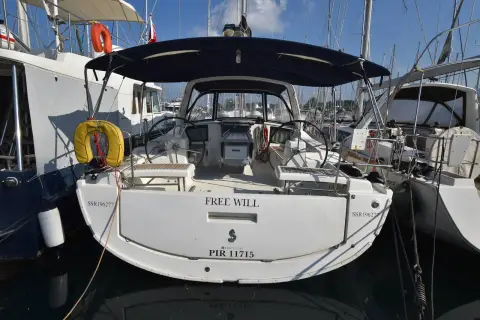Beneteau Oceanis 42.1: stern-to in the marina with bimini, transom lettering and lifebuoy on the pushpit