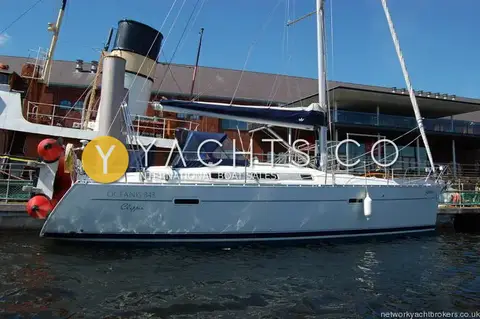 Beneteau Oceanis Clipper 343: port side profile alongside a quay, with blue sprayhood and stack-pack on boom