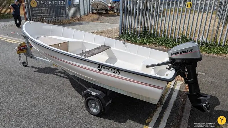 Bonwitco 375 - Yachts Co Milford Marina - Boat Sales in Pembrokeshire - 01646 278270 / WhatsApp 07709 095683 / milford@yachts.co