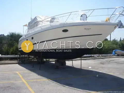 Cranchi 37 Smeraldo: port bow ashore showing white hull, dark antifouling and name Horizon