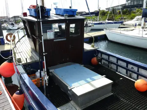 Custom Built John Gaff 8.25 Fishing Boat: cockpit looking forward to the wheelhouse, with aluminium engine box and rubber deck matting
