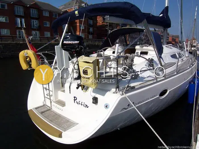 Elan Marine Elan Impression 434: stern with bathing platform, ladder, horseshoe lifebuoy and outboard on pushpit, moored in a marina