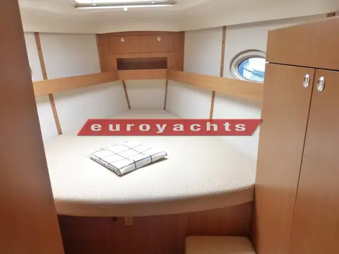 Elan Marine Impression 434: forward cabin with V double berth, hanging locker and hull portlight