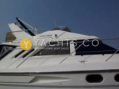 Fairline Phantom 41 Reduced: flybridge and superstructure with Fairline and High Point lettering against blue sky