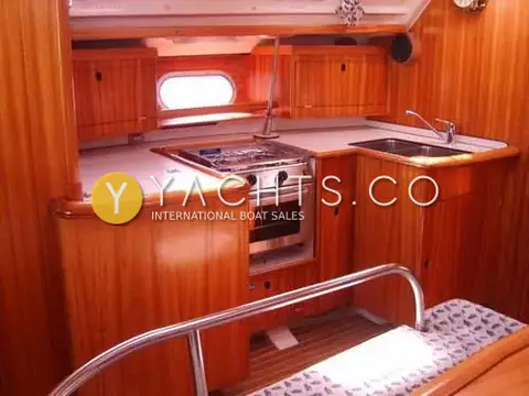 Gib Sea 43 Reduced: galley with gas cooker and oven, sink and warm wood joinery