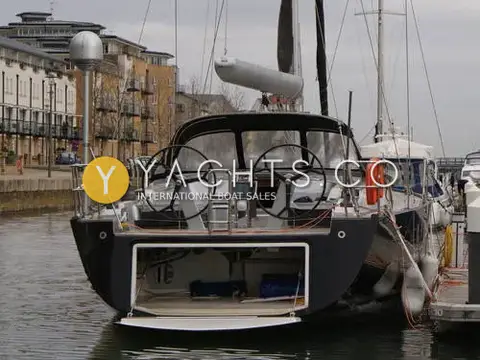 Hanse 545: stern with hydraulic transom open to tender garage, twin wheels under sprayhood