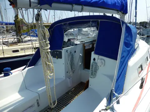 Hunter Channel 323: cockpit with sprayhood door open to the companionway and teak sole grating