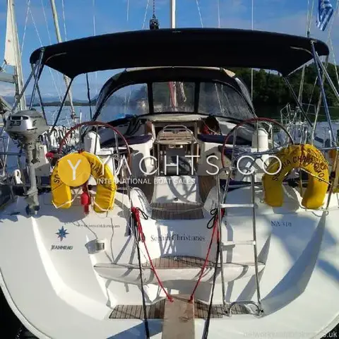 Jeanneau 42 DS: stern view with twin wheels, open transom, bimini and named yellow lifebuoys
