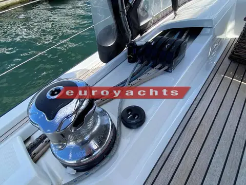Jeanneau 51: chrome self-tailing winch and rope clutches on the coaming beside the teak side deck