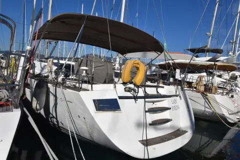 Jeanneau 57: stern and side deck from the pontoon, with bimini, lifebuoy and boarding steps