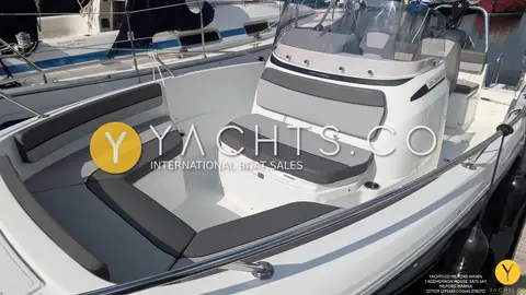 Jeanneau Cap Camarat 6.5 CC Serie 3: bow seating area with grey cushions and forward-facing console seat