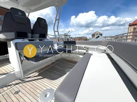 Jeanneau Cap Camarat 9.0 WA: cockpit seating with grey upholstery, teak floor and walkaround side deck