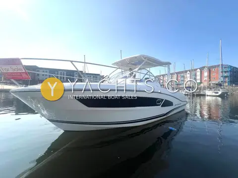 Jeanneau Cap Camarat 9.0 WA: low starboard bow angle of the hull and T-top in a calm marina basin