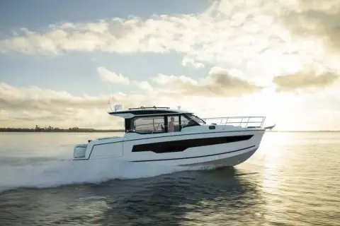 Jeanneau Merry Fisher 1095 Coupe S2 — photo 2 of 21
