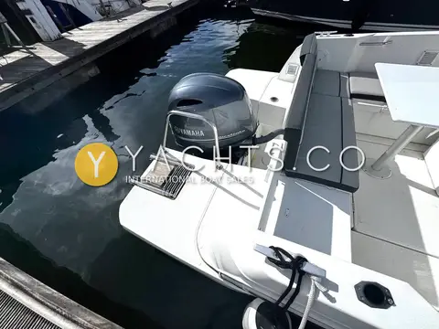 Jeanneau Merry Fisher 605 S2: swim platform beside the outboard engine, with grab rail and cockpit bench seating