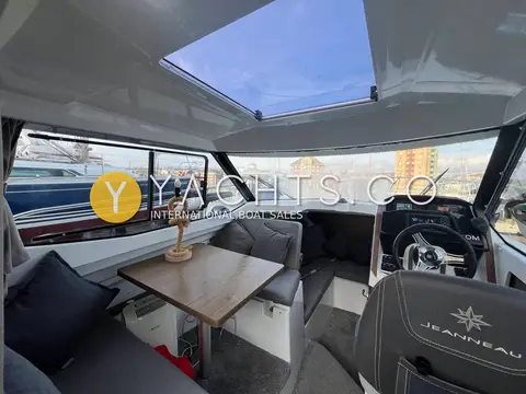 Jeanneau Merry Fisher 695: wheelhouse interior with large opening roof hatch, dinette table and helm seat