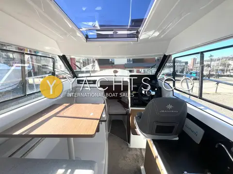 Jeanneau Merry Fisher 695: wheelhouse interior with dinette table, helm seat and open sliding roof hatch