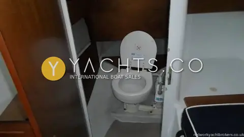 Jeanneau Merry Fisher 695: forward heads compartment with manual toilet set into the bow