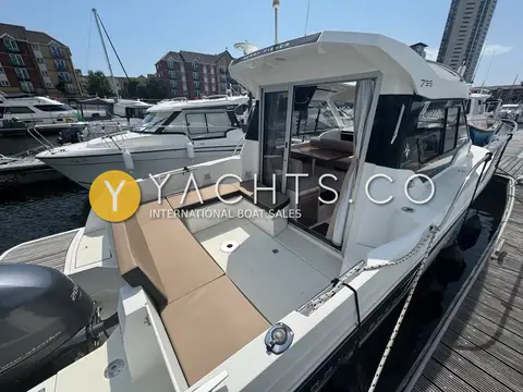 Jeanneau Merry Fisher 795: cockpit seating and open sliding doors leading into the pilothouse saloon