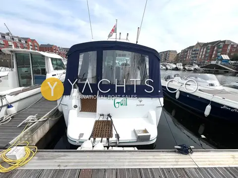Jeanneau Merry Fisher 805: stern view with full navy cockpit enclosure, bathing platform and boarding steps