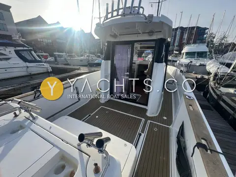 Jeanneau Merry Fisher 855 Marlin: side deck with flexi teak looking aft towards the cockpit sliding doors