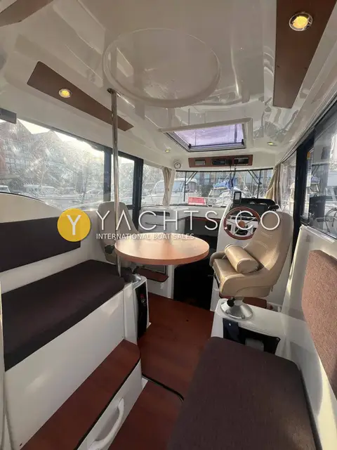 Jeanneau Merry Fisher 855 Marlin: saloon with round dinette table, bench seating, pilot seat and roof hatch