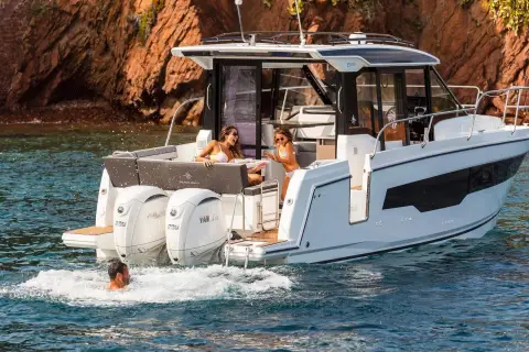 Jeanneau Merry Fisher 895 S2 — photo 3 of 30
