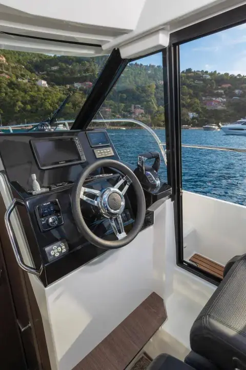 Jeanneau Merry Fisher 895 S2 — photo 5 of 30