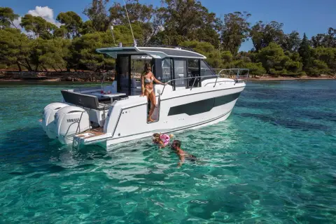 Jeanneau Merry Fisher 895 S2 — photo 2 of 30