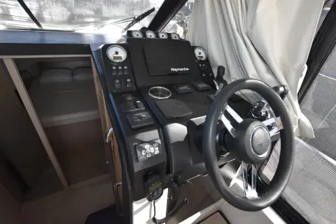 Jeanneau NC 33: helm station with chart plotter display, engine controls and sports steering wheel
