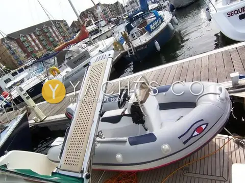 Jeanneau Prestige 36: tender on the bathing platform beside the passerelle, marina berths behind