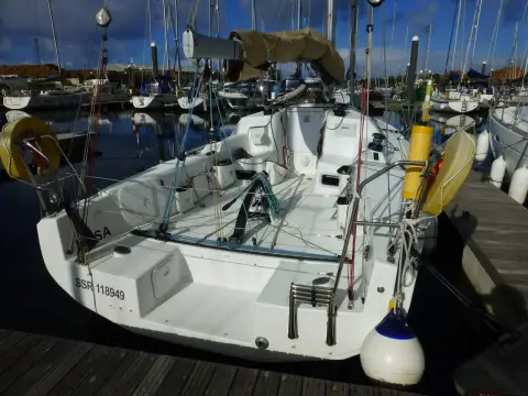 Jeanneau Sun Fast 3300: open stern and cockpit from the pontoon, with liferaft stowage and lifebuoys on the pushpit