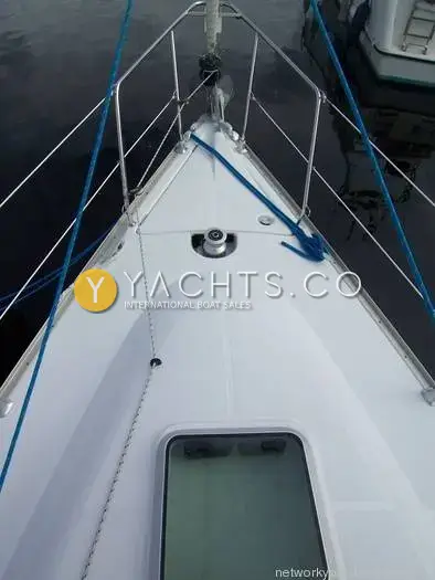 Jeanneau Sun Odyssey 32 Legend: foredeck looking forward to the pulpit, with anchor locker lid and forward hatch