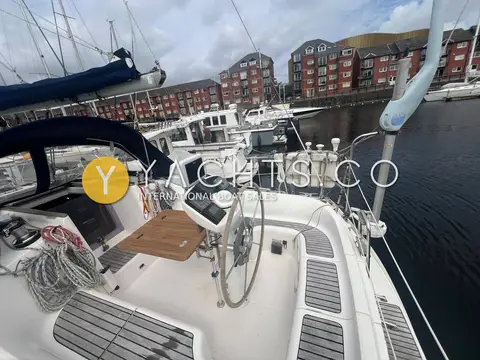 Jeanneau Sun Odyssey 34.2: cockpit with wheel, binnacle instruments and wooden folding table under the sprayhood