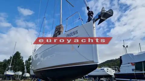 Jeanneau Sun Odyssey 349: bow view ashore with name on the topsides and anchor on the stemhead