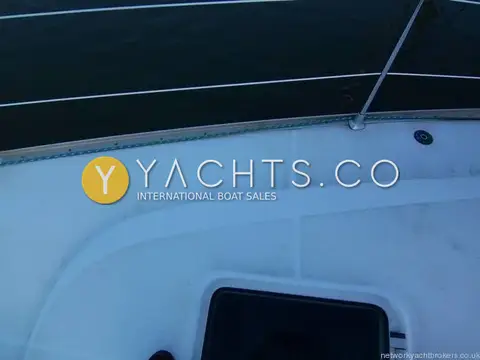 Jeanneau Sun Odyssey 35: side deck from above showing non-slip deck surface, toerail and hatch