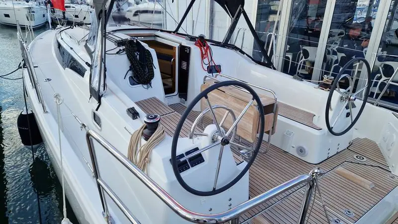 Jeanneau Sun Odyssey 350 for sale