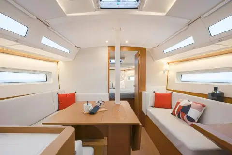 Jeanneau Sun Odyssey 380 — photo 2 of 8