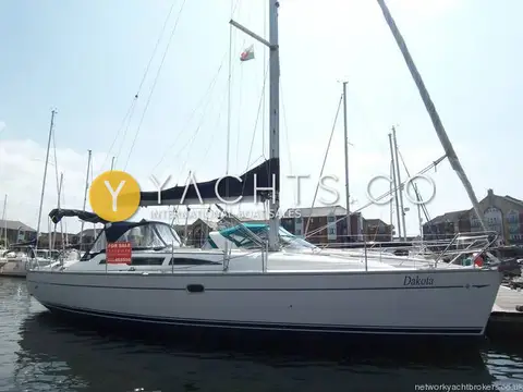 Jeanneau Sun Odyssey 40: starboard side afloat in Swansea marina with sprayhood, mainsail cover and Welsh flag